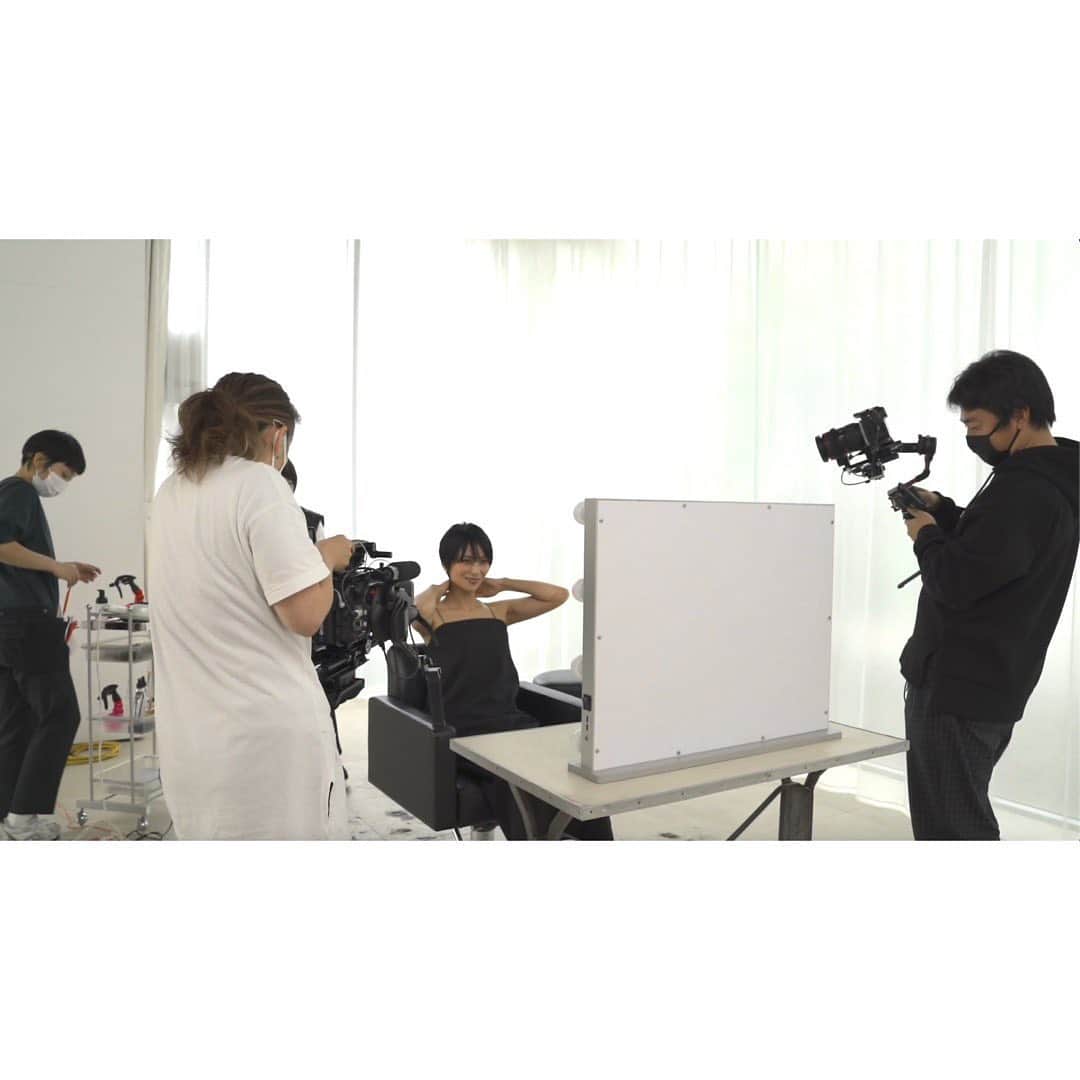 柴咲コウさんのインスタグラム写真 - (柴咲コウInstagram)「髪の毛切りました✂️ ショートヘアにしてドネーションも💇‍♀️  I got my hair cut and donated them!  ELLEデジタルとレトロワch.ではヘアカットの模様を明日配信します！お楽しみに♡  @ellejapan_beauty  @lestroisgraces_official   hair: 松浦美穂 @twiggy.miho  makeup: COCO @coco_ikuko   5枚目はbeforeの長さ⭐︎  #ショートヘア #ドネーション #shorthair #donation #haircut」12月6日 13時49分 - ko_shibasaki