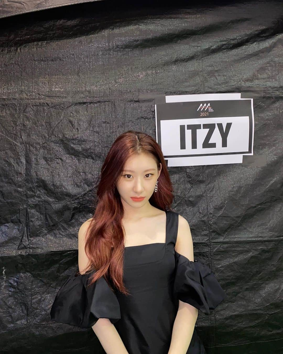 ITZYさんのインスタグラム写真 - (ITZYInstagram)「One More Time ! 🖤 #ITZY」12月6日 14時13分 - itzy.all.in.us