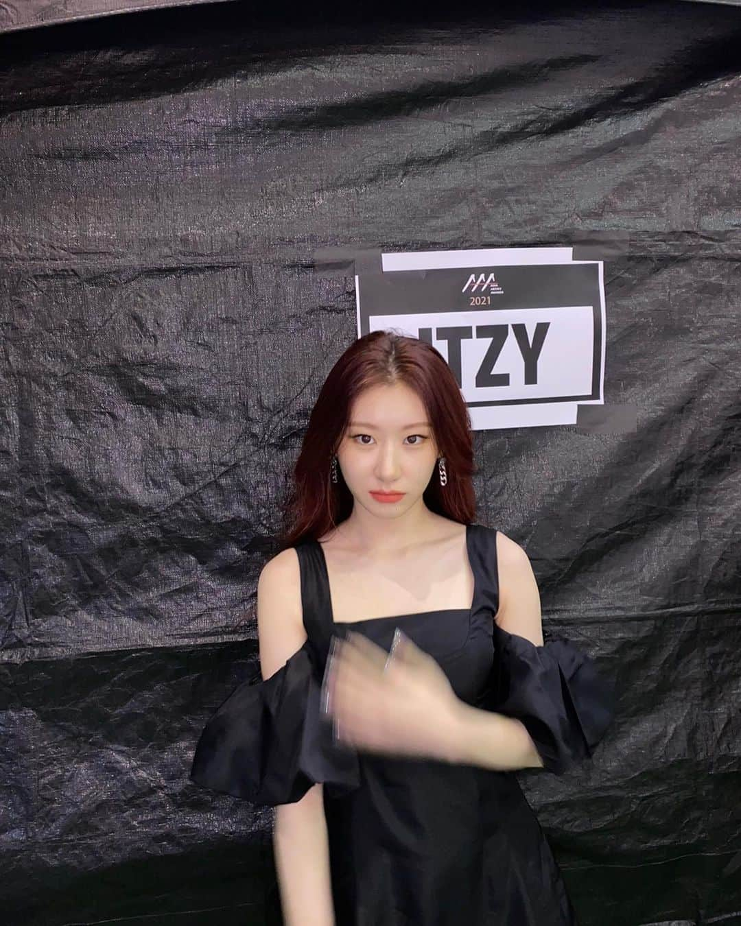 ITZYさんのインスタグラム写真 - (ITZYInstagram)「One More Time ! 🖤 #ITZY」12月6日 14時13分 - itzy.all.in.us