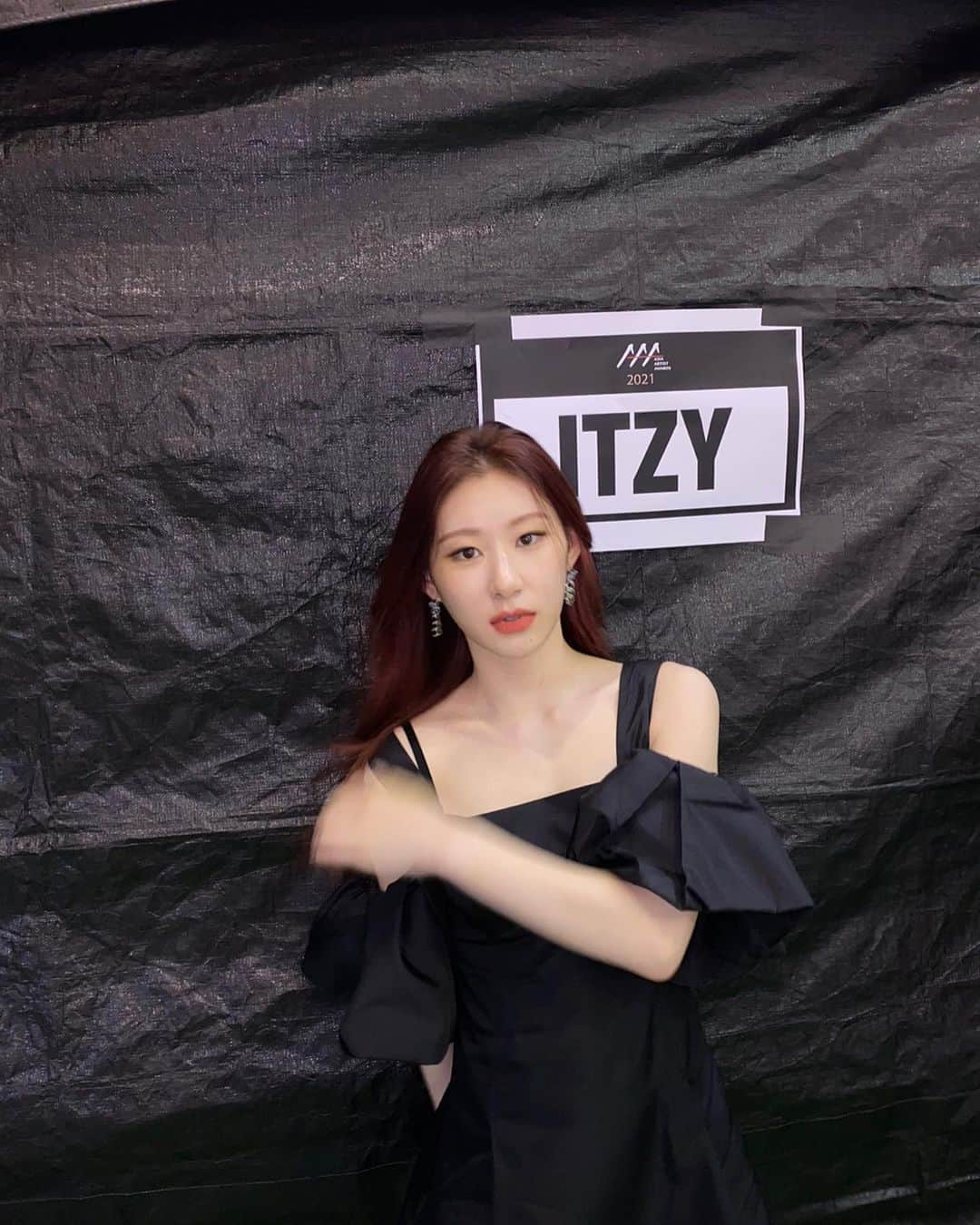 ITZYさんのインスタグラム写真 - (ITZYInstagram)「One More Time ! 🖤 #ITZY」12月6日 14時13分 - itzy.all.in.us