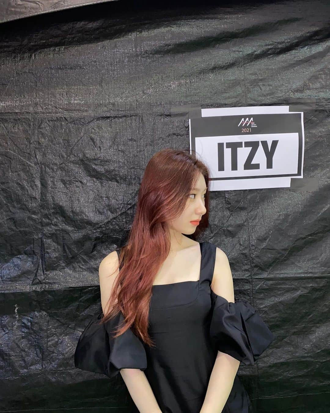 ITZYさんのインスタグラム写真 - (ITZYInstagram)「One More Time ! 🖤 #ITZY」12月6日 14時13分 - itzy.all.in.us