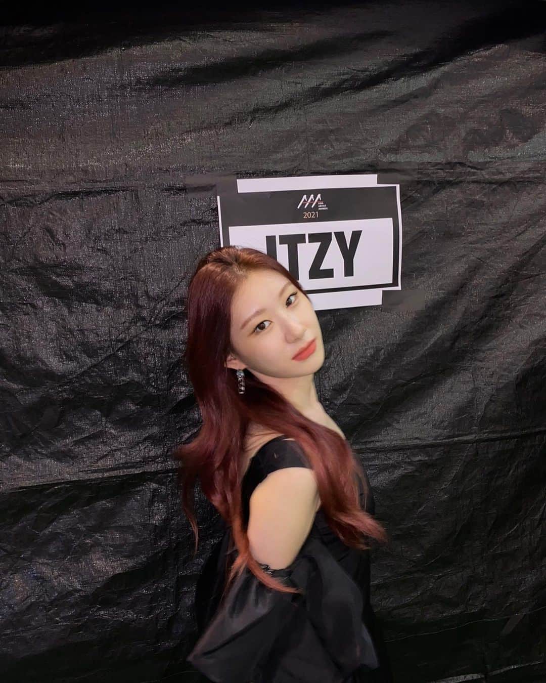 ITZYさんのインスタグラム写真 - (ITZYInstagram)「One More Time ! 🖤 #ITZY」12月6日 14時13分 - itzy.all.in.us