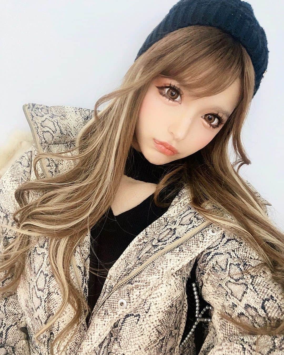 アンジェリカのインスタグラム：「❤️❤️❤️ 𝐞𝐲𝐞𝐥𝐚𝐬𝐡… @eyelash_chrissie 🤍 でマツエクリペアしてきたよ〜♛  施術時間早いくてすごい仕上がり綺麗だから少しの空き時間でも 行けてオススメ🥰 詳細🔻 ⋱⋰ ⋱⋰ ⋱⋰ ⋱⋰ ⋱⋰ ⋱⋰ ⋱⋰ ⋱⋰ ⋱⋰  ボリュームラッシュ160束 目頭× SC.SC.Jカール 12.14.12ミリ 下まつ毛　8ミリ　50本 ⋱⋰ ⋱⋰ ⋱⋰ ⋱⋰ ⋱⋰ ⋱⋰ ⋱⋰ ⋱⋰ ⋱⋰   公式LINE限定キャンペーン (予約時にお伝え下さい♡)  ご新規様限定←‼️ あんじぇのインスタ見た！で エクステメニューが ¥2,000オフになります ただし¥5,000以上のお会計の方のみになります🥰 ❤️❤️❤️」