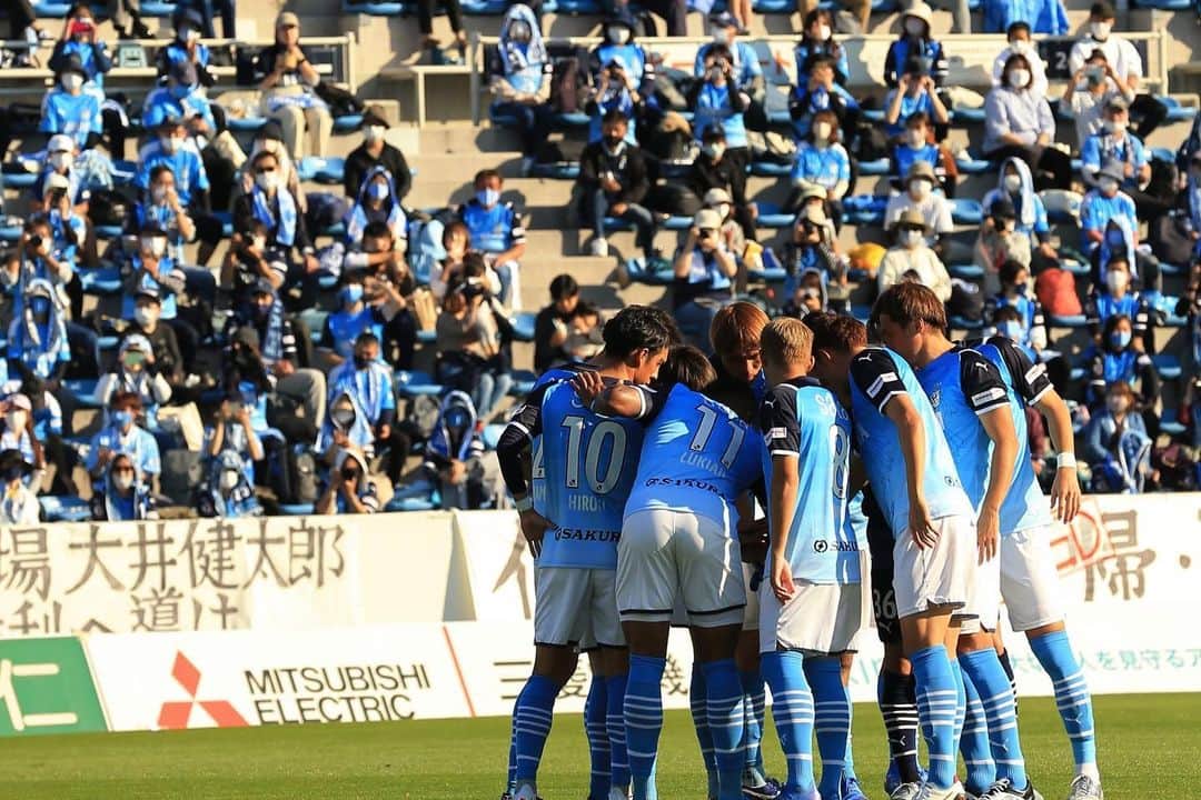 山田大記さんのインスタグラム写真 - (山田大記Instagram)「多くの人に支えられ、みんなの力で掴み取った優勝・昇格。  最高の仲間たちと多くの喜びを分かち合えた特別なシーズンになりました。  1年間ありがとうございました。」12月6日 14時41分 - hiroki_yamada_official