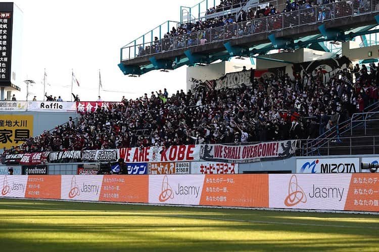大崎玲央のインスタグラム：「Great win in our last game of the season. Thank you to the fans for the constant support throughout the year.The fans are trully the heart of the game.Without the fans none of the good moments are as special. Also,Thank you to everyone else involved with this team.We did it together. Let's keep the positive in mind and come back even stronger NEXT YEAR.💪🏽 #visselkobe #ヴィッセル神戸 #wearekobe #トモニイコウ #最後はあえて大文字に」