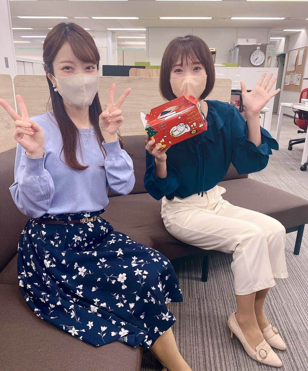 KBCテレビ「アサデス。」さんのインスタグラム写真 - (KBCテレビ「アサデス。」Instagram)「こんにちは！岡田です！ 原さんからマネケンのワッフルを貰いました🧇🤍  ・・・ #アサデス#kbc#九州朝日放送#福岡#テレビ#生放送 #岡田理沙#原直子 #cohina」12月6日 15時39分 - asadesu_kbc