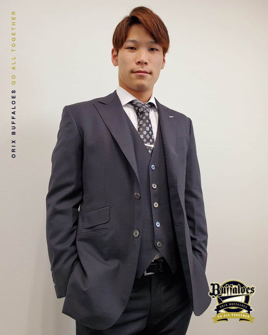 のインスタグラム：「#中川圭太 #Bsスーツコレクション #契約更改 #ボタンホール #おしゃれ #爽やか #Bs2021 #buffaloes #baseball #ORIX #プロ野球」