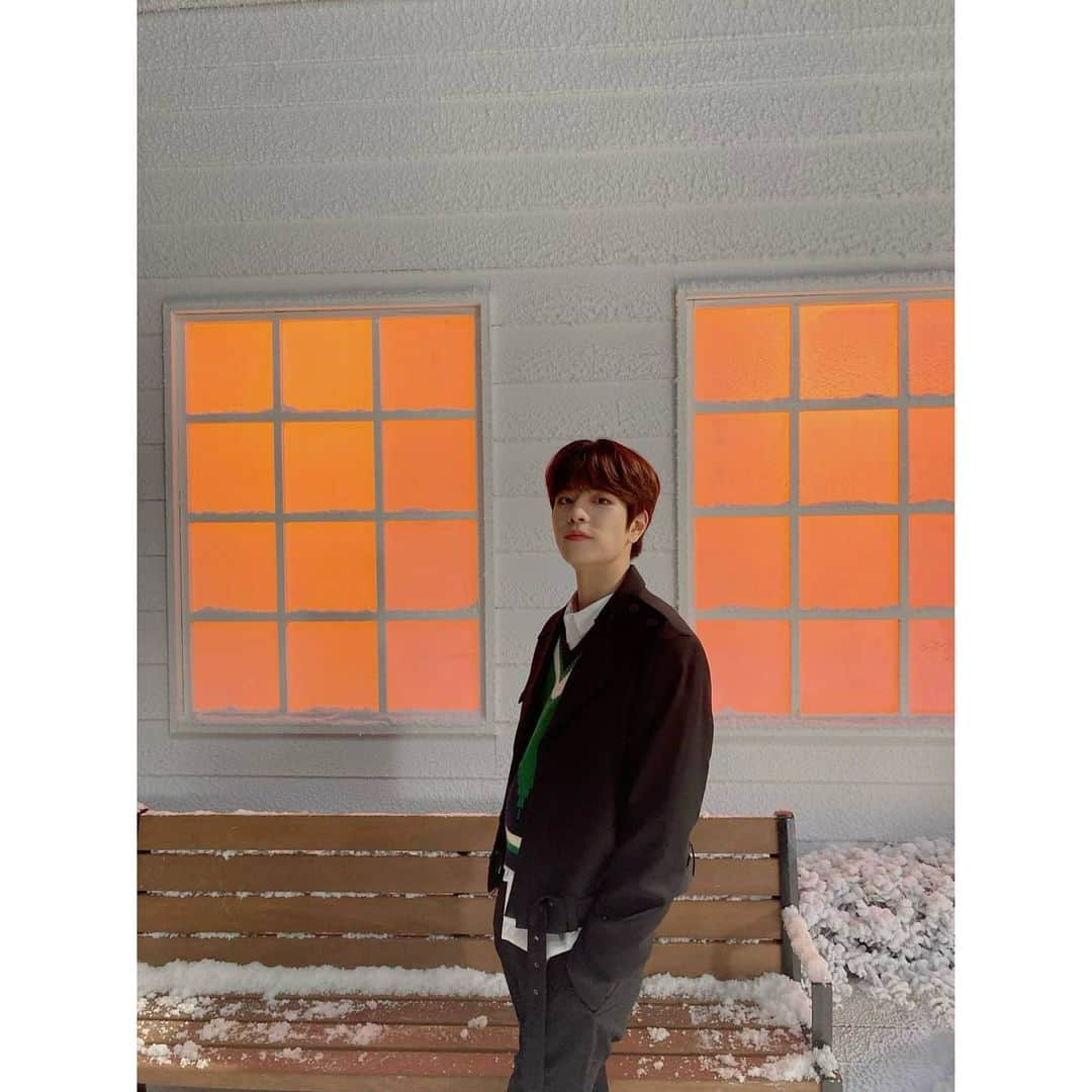 Stray Kidsさんのインスタグラム写真 - (Stray KidsInstagram)「24 to 25❄️  #승스타그램」12月6日 18時45分 - realstraykids