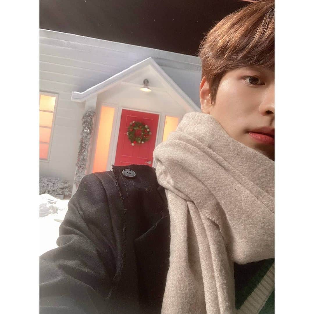 Stray Kidsさんのインスタグラム写真 - (Stray KidsInstagram)「24 to 25❄️  #승스타그램」12月6日 18時45分 - realstraykids