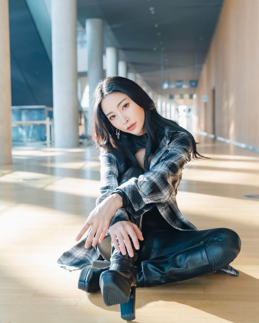 南真琴さんのインスタグラム写真 - (南真琴Instagram)「. . 一気に寒くなったね😢 オフトゥンのカバーをもこもこにしたら全然起きれなくなりました笑 みんな風邪ひかないでね！  photo @shirapyonphoto   #model#gravure#racequeen#gridgirls #时装#自拍照片#粉我##팔로우환영#팔로우미#셀카그램#란제리#レースクイーン#portrait #shooting#モデル#ファッション#作品撮り#photography#shein」12月6日 18時47分 - makoto666_