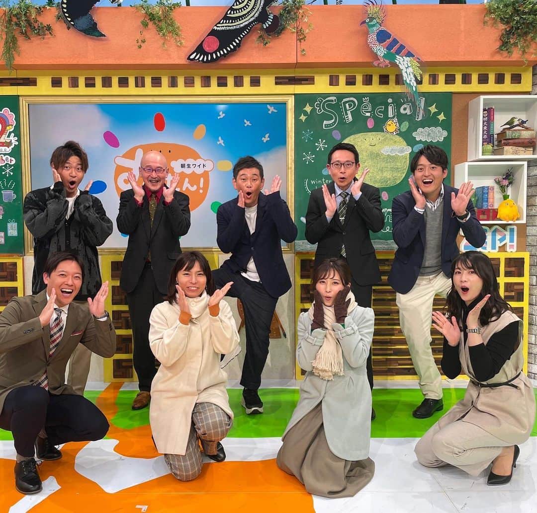 虎谷温子のインスタグラム：「今週は「す・またん！」3000回ウィーク！ゲストにココリコの　#遠藤章造　さんにお越しいただきました。佐藤アナの渾身のホホホイには度肝を抜かれました！😳いい意味で。 衣装はちょっといつもと違う雰囲気でした！(2枚目) @sumatanentame  で日々の衣装をご紹介しています👚 #すまたん」