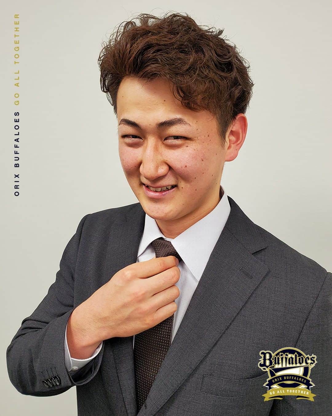 オリックス・バファローズさんのインスタグラム写真 - (オリックス・バファローズInstagram)「#紅林弘太郎 #Bsスーツコレクション #契約更改 #期待の和製大砲 #大ブレイク #恐るべし19歳 #Bs2021 #buffaloes #baseball #ORIX #プロ野球」12月6日 19時01分 - orix_buffaloes