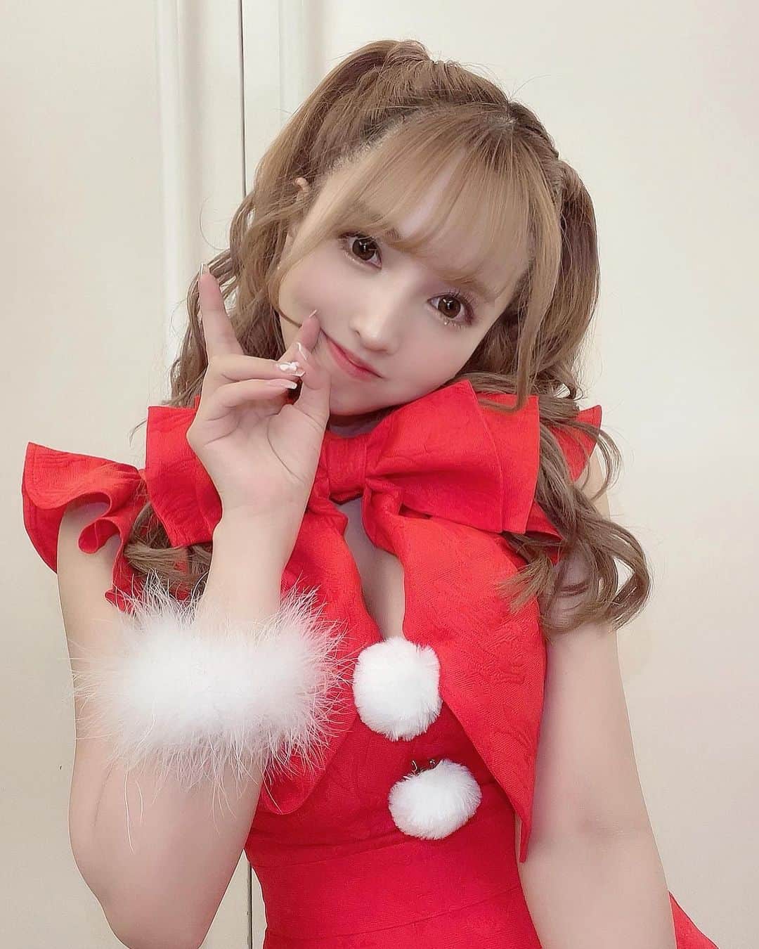 三上悠亜さんのインスタグラム写真 - (三上悠亜Instagram)「マスカッツオンラインライブ ありがとうございました🥺🎄  オンラインで見てくれた皆さん ありがとうございました♡  久しぶりでなんか緊張しちゃったけど 最後は楽しめたようう！！ クリスマスも近いのでサンタさんにもなりました♡  @dress_sugar さんのサンタコス🥺」12月6日 21時07分 - yua_mikami