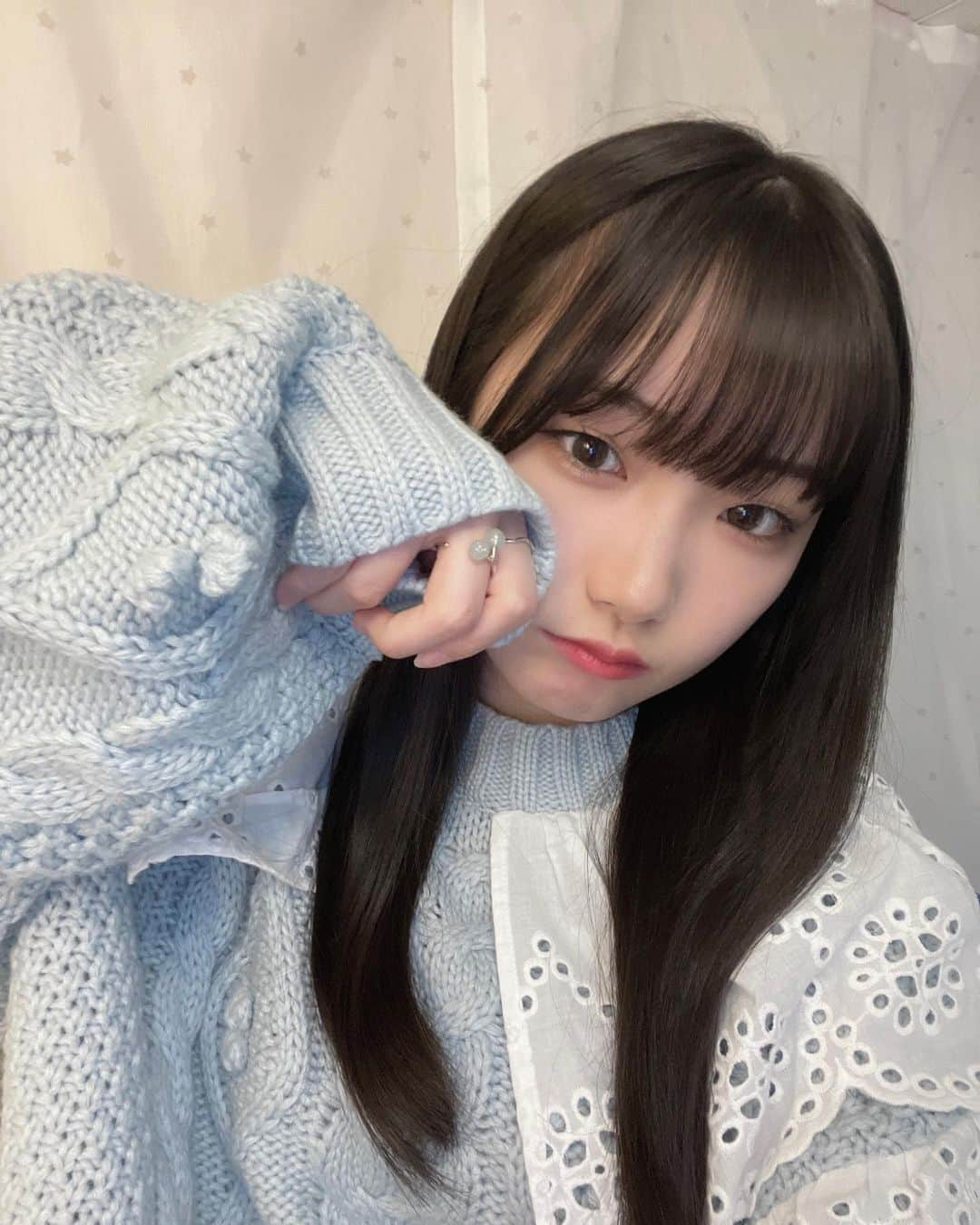 倉島杏実さんのインスタグラム写真 - (倉島杏実Instagram)「冬服だいすき❄️ 今年はニットたくさん着たいな〜 .  #ニット #冬服 #冬服コーデ #ootd #リング #指輪 #さくらんぼ #水色 #ブルベ #低身長コーデ #candystripper #liquem」12月6日 22時03分 - anzunomi_ske