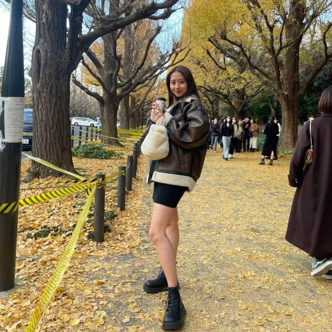のインスタグラム：「. 皆様お久しぶりです！No.5 中原萌香です🔮 MARK STYLER様より、とっても素敵なアウターとワンピースをいただきました！😳 アウターはオーバーサイズで可愛い上にとっても暖かく、この冬でたっくさん着たいと思いました！😍 ワンピースはシンプルな分何にも合わせられそうで、色々な系統にチャレンジできそうです！☺️ このような素敵な賞をいただくことができ大変光栄です！改めて感謝申し上げます🙇‍♀️  ＿＿＿＿＿＿＿＿＿＿＿＿＿ . 株式会社MARK STYLER様より Now me. by RUNWAY channel賞受賞者【エントリーNo.5 中原萌香 】さんへEVRIS( @evris_official )のお洋服が贈られました🎁✨ . . . . . #EVRIS #nowme #なうみー #学習院女子大学 #学女 #gwc #ミス和コンテスト #ミス和コンテスト2021 #ミス和  #和祭 #ミスコン」