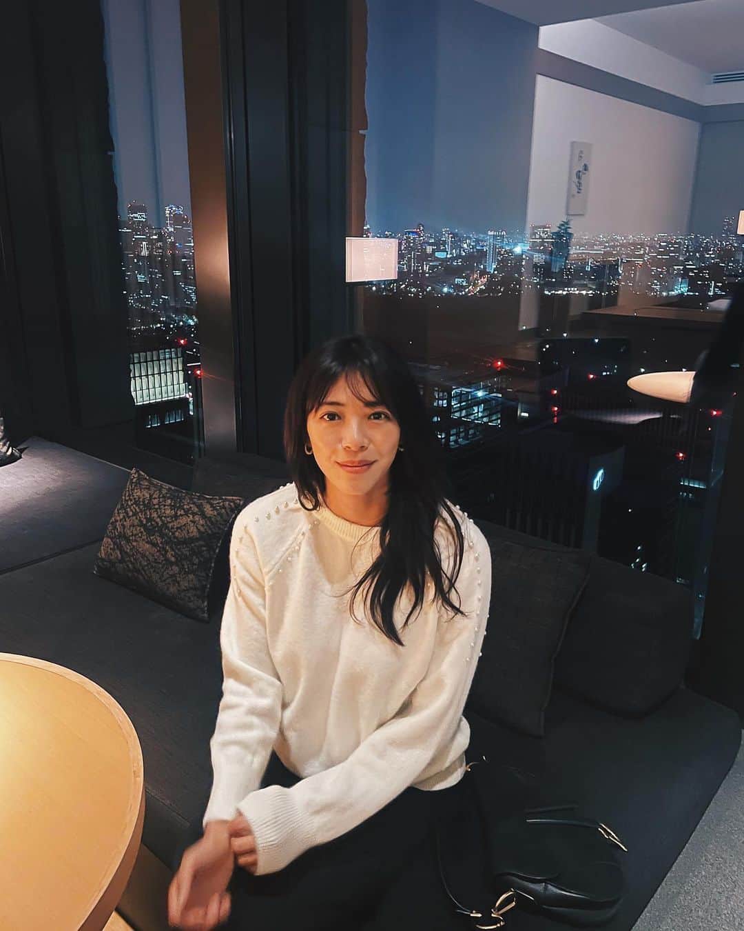 わちみなみのインスタグラム：「何かをいいたげな  箱の中身はキンカンでした」