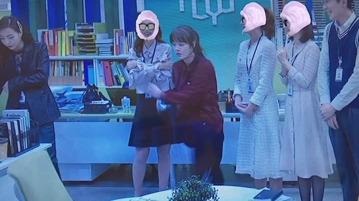 シン・ゴウンのインスタグラム：「내몸에 흐르는 댄스본능  근데 나 왜 이랬던거지 진짜 겨울이니까 "나쁜사랑" 생각난다 데헷」