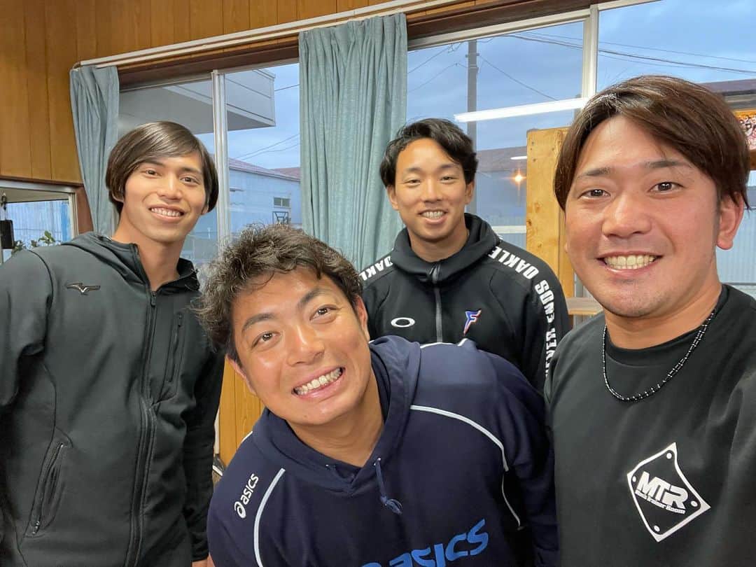 のインスタグラム：「昨日は神奈川で高木勇人さんの自主トレに参加させて頂きました！  トライアウト2日前に調整の場をくれて本当に感謝です  自主トレに一緒にした  西武ライオンズ斉藤くん 日ハム宇佐見くん　  と4人で写真撮りました♫  12/8の12球団トライアウトに向けてしっかり頑張ります！」