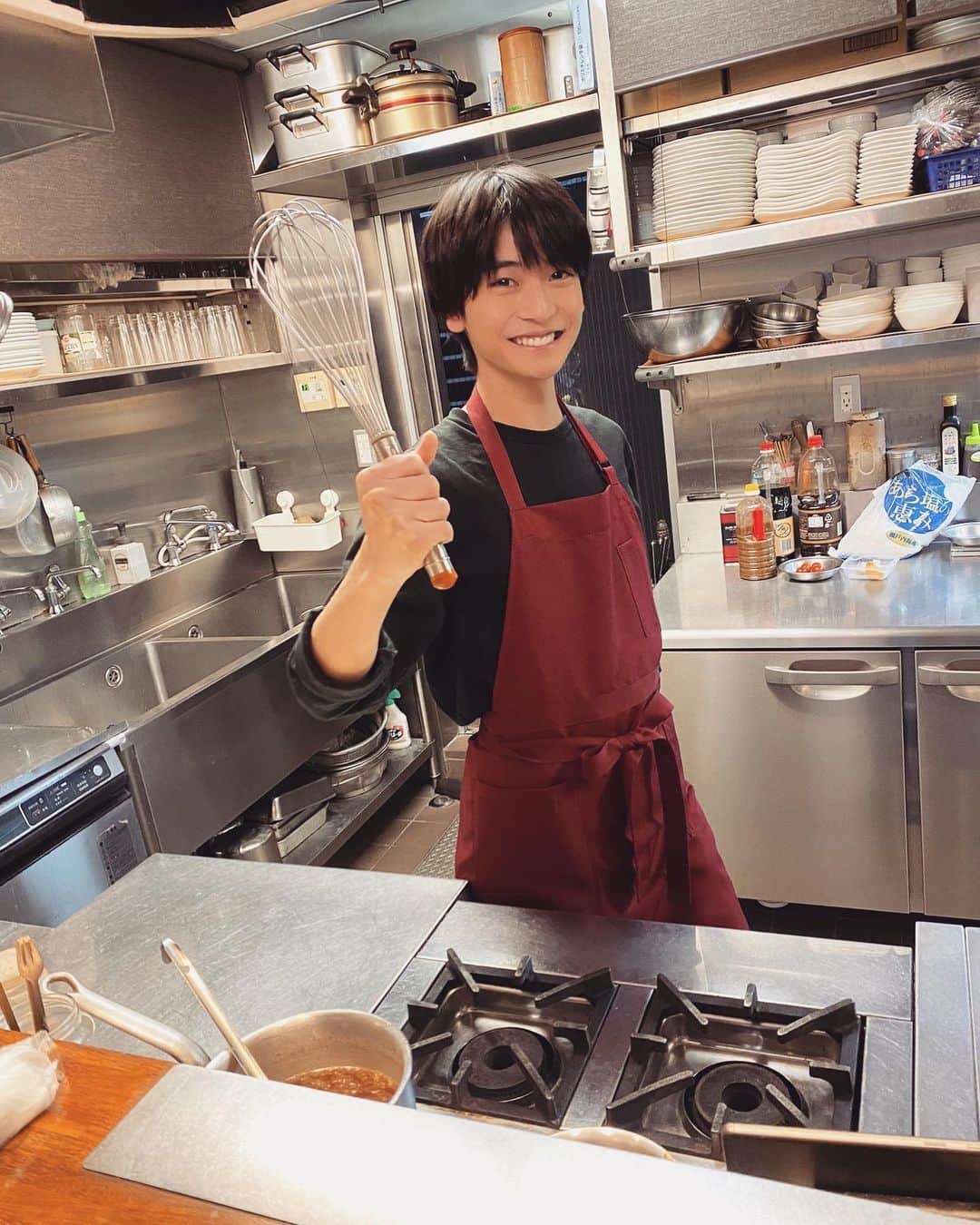最愛のインスタグラム：「無事、お姉ちゃんの薬の治験が始まり、弁護士の夢へとまっしぐらの最中！ もう、弟にしたいランキング1位😆‼︎  #最愛ドラマ #tbs #高橋文哉 #第9話12月10日夜10時」