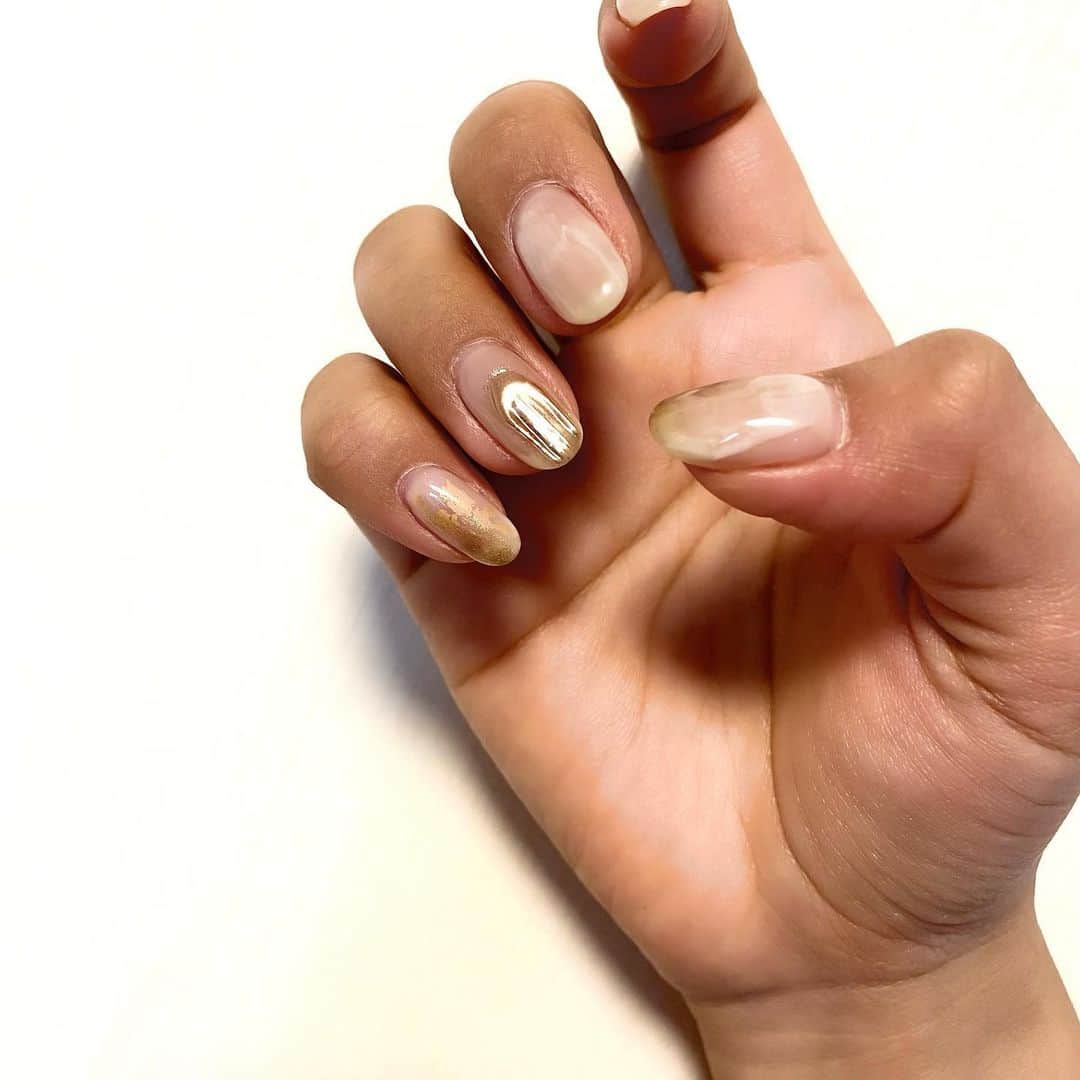 MAYUKIのインスタグラム：「New nail！ 今回いつもよりシンプルめ😆✌🏻 . #nail #nails #newnail #newnails #ニュアンスネイル」