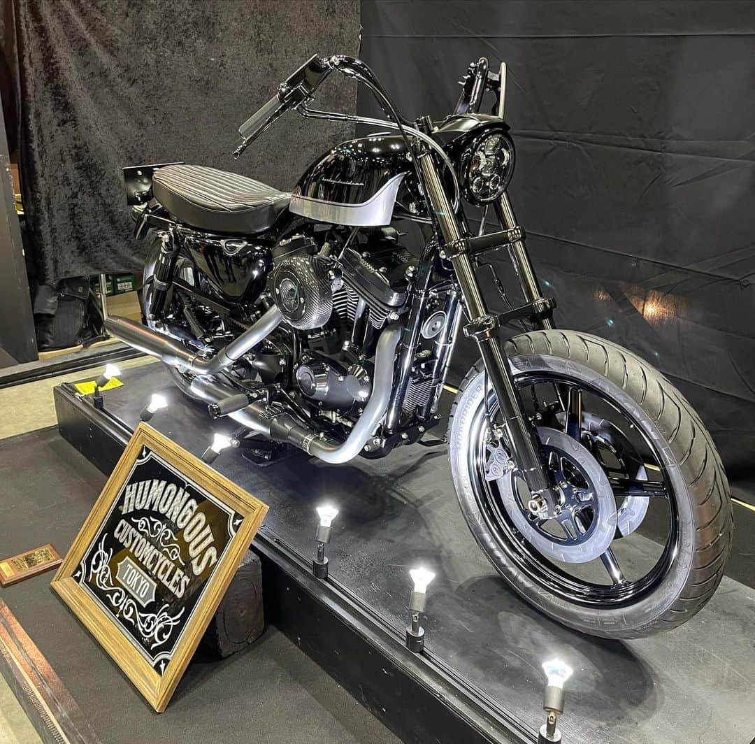 松田翔太さんのインスタグラム写真 - (松田翔太Instagram)「I’m so grateful to @humongous_custom_cycles and @sin_takizawa thank you so much. This is the very first time to build a Harley-Davidson for me. She is so clean and peaceful. One of my dream came true!  初めてのハーレー🤘🏻 嬉しいなホント #クリスマスプレゼント Photo taken by @sin_takizawa」12月7日 12時28分 - shota_matsuda