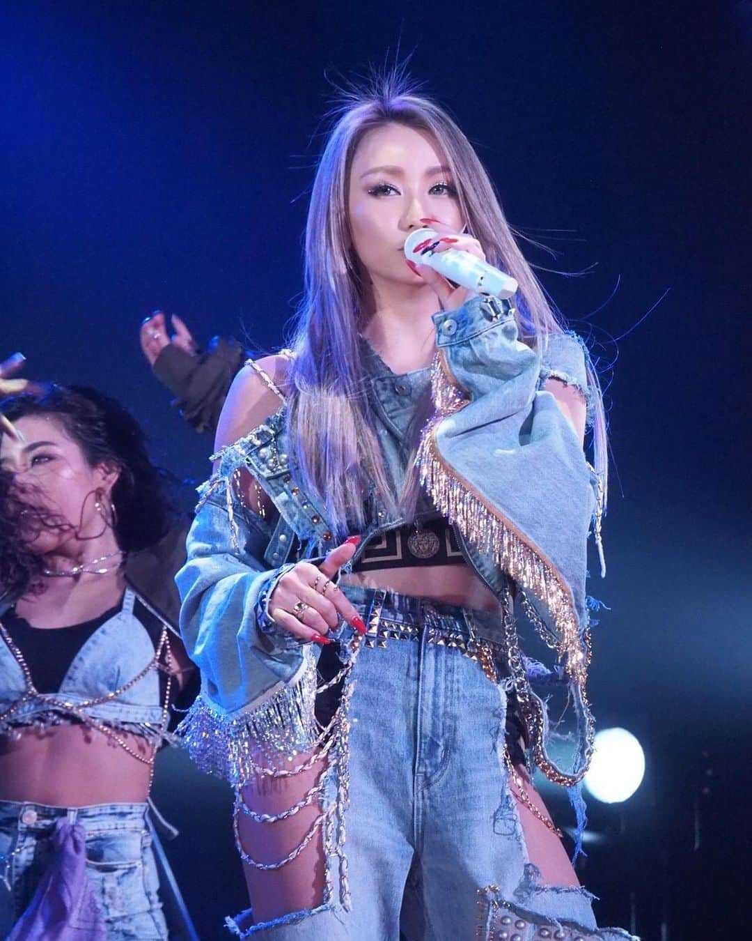 倖田來未さんのインスタグラム写真 - (倖田來未Instagram)「. 2021.12.06 「KODA KUMI 20TH→21ST ANNIVERSARY EVENT」 LIVE PHOTO📸 ⁡ #デビュー日 #イベント #1206 #livephoto #kodakumi #倖田來未」12月7日 13時19分 - kodakumi_official