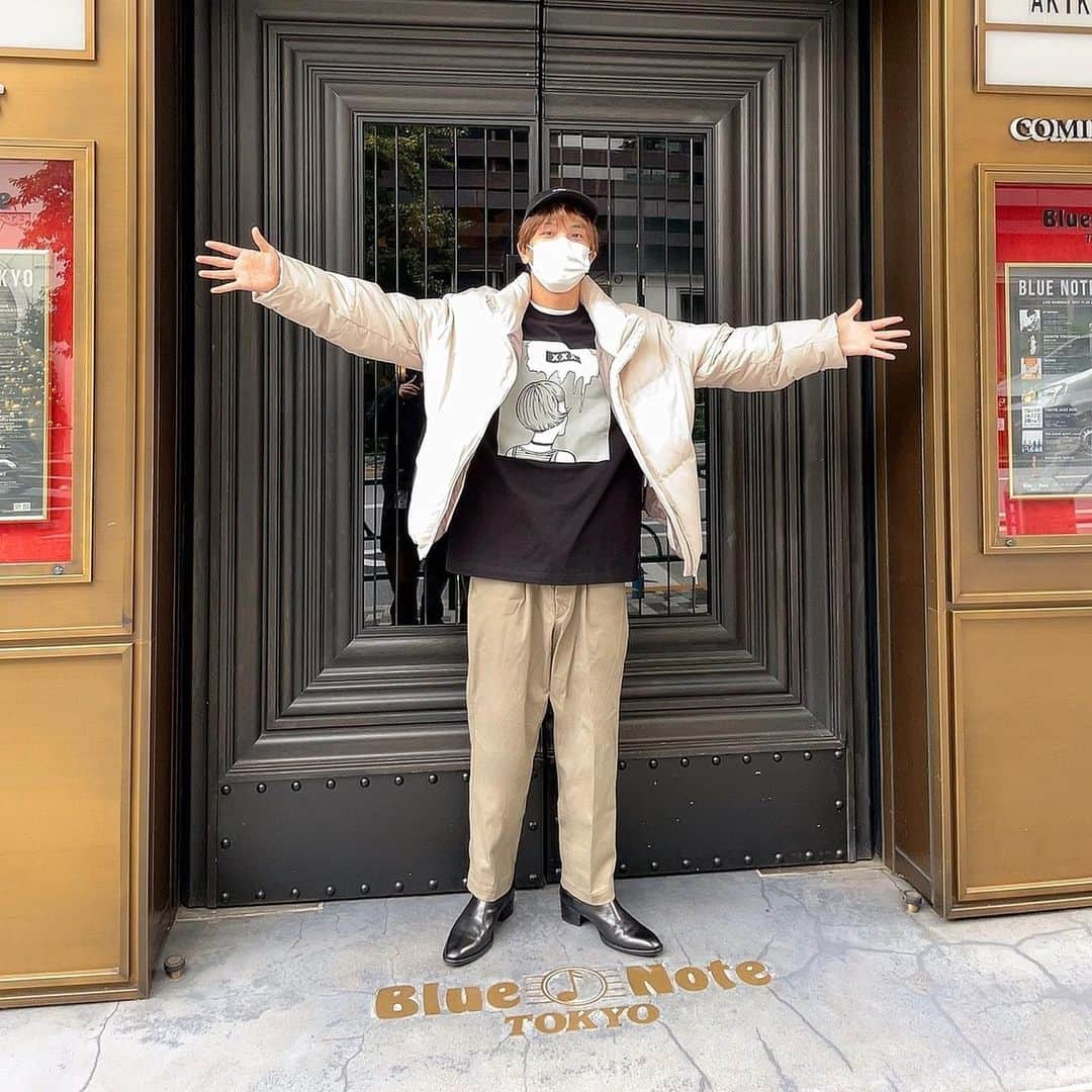 岩田剛典さんのインスタグラム写真 - (岩田剛典Instagram)「"Be My guest vol.0"完🤎  @bluenotetokyo   忘れられない一日になりました‼️  足を運んで下さった皆様&ご覧頂いた皆様、本当にありがとうございました。  たくさん感謝を伝えられてよかったです！  サポートしてくれた各部署スタッフ、バンドメンバーには本当に感謝です。  0から1、新たなスタート。  今日からまた頑張っていきます。  あ Hulu @hulu_japan  にて2022年1月末から配信が決まりました🔥  もし宜しければ是非ご覧ください ✨  また @bemyguest__official  で会いましょう👋🏻  #岩田剛典  #bemyguest」12月7日 23時33分 - takanori_iwata_official