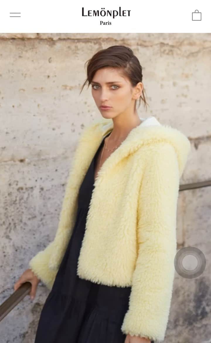 Official lemönplet Instagramのインスタグラム：「Lemönpletのオンラインサイトが再設計されました✨💕宜しくお願い致します❣️  www.lemonplet.jp  #fauxfur #fauxfurcoat #lemonplet #paris #winteroutfit #winterstyle #furrylove #lookdujour #parisianstyle #trendy #oversizedfit #coat #ootdfashion #daily #parisianchic」