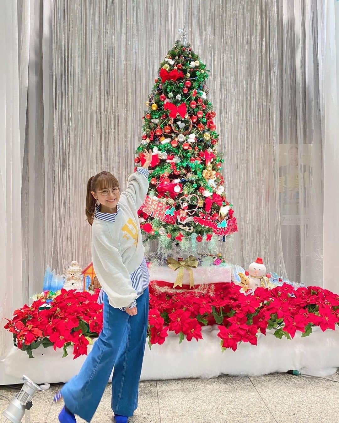 鈴木奈々さんのインスタグラム写真 - (鈴木奈々Instagram)「テレビ局にクリスマスツリーが、 ありましたよー♡♡♡ #テレビ局もクリスマス」12月7日 15時57分 - nana_suzuki79