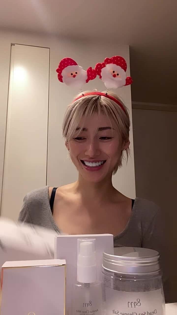 &mのインスタグラム：「このビジュアルで🎄💋🎅」