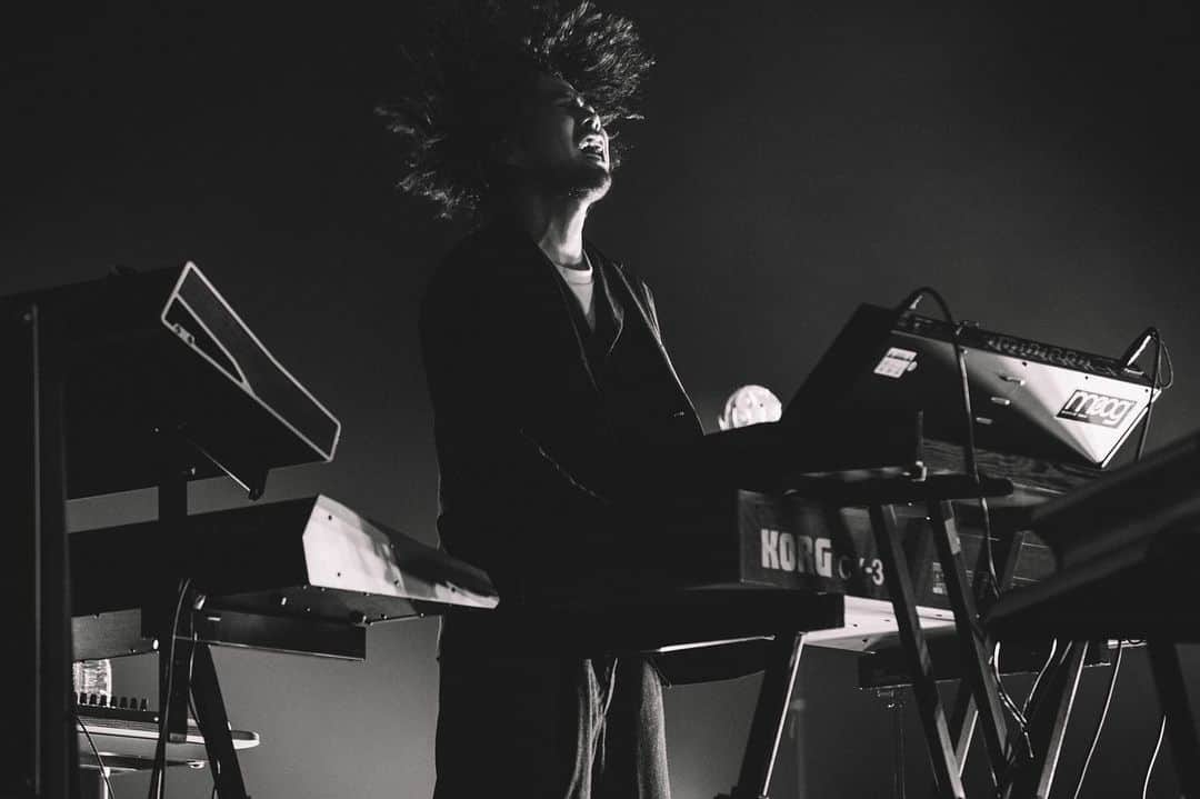 GeGのインスタグラム：「emotional🎹🔥  photo by @tana_guidance_shot」