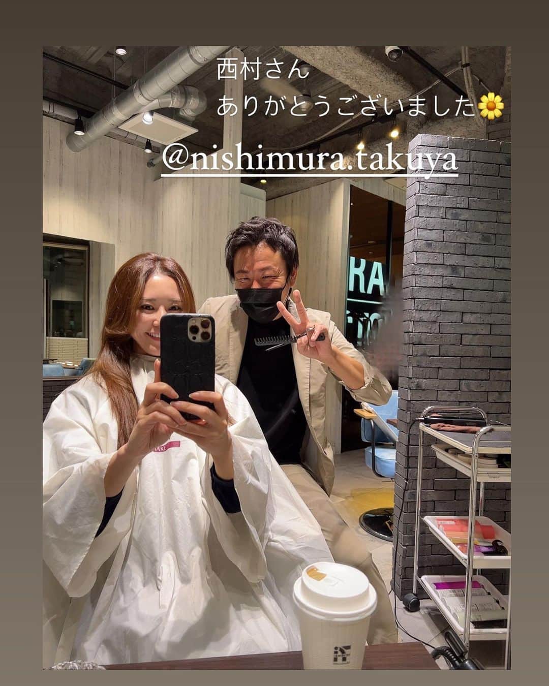 佐野真彩さんのインスタグラム写真 - (佐野真彩Instagram)「アクシー新宿へ✂︎ 夜遅くも営業している美容室。 仕事終わりに行ってきました🌙  元がボアホア〜と広がりやすい髪で、 毎朝ケアが大変すぎると西村さんに相談すると 軽い縮毛矯正をおすすめしてくださいました。 @nishimura.takuya   それから毎朝の髪への時間が短縮されて、 とても快適になりました🌼 雨の日もらくちん✌️ 同じ悩みをお持ちの方、ぜひぜひ🤍  インスタの色味の加工を変えてみました。 いつもよりお洒落な雰囲気になってますかね？🧐🤔  #アクシー新宿　#アクシー銀座　#新宿美容室　#冬コート　#ロングコートコーデ #mystrada #emiriawiz  #黒パンツコーデ　#ロングワンピースコーデ #長身コーデ　#axy新宿」12月7日 17時39分 - sano.maya