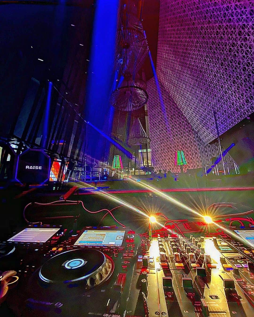 DJ mariennuのインスタグラム：「@raisetokyo  日本に新しいクラブカルチャーを...💎 opening djで参加させて頂きました🙏 一般営業も大盛況だそうです 是非皆様raiseという新しいカルチャーを体験しに来て下さい。 #raisetokyo  #tokyo #ginza #club」