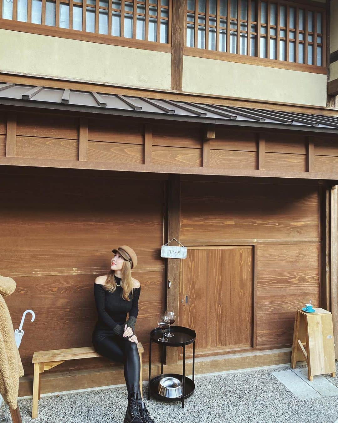 酒井麻里（Juri）さんのインスタグラム写真 - (酒井麻里（Juri）Instagram)「小さなトビラの向こう側☕️ @nonstopcoffee.jp   ワイングラスで飲むコーヒーは 初めて🤎」12月7日 18時08分 - jurixoxoxo