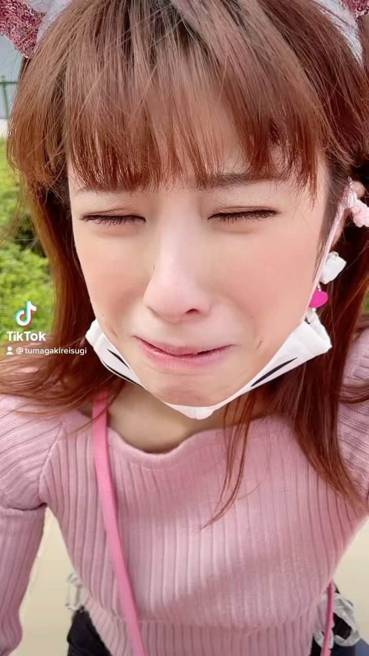 妻が綺麗すぎる。のインスタグラム：「アイスが難し過ぎたww #ディズニー #アイス #tiktok  #tiktokjapan  #妻 #ベトベト」