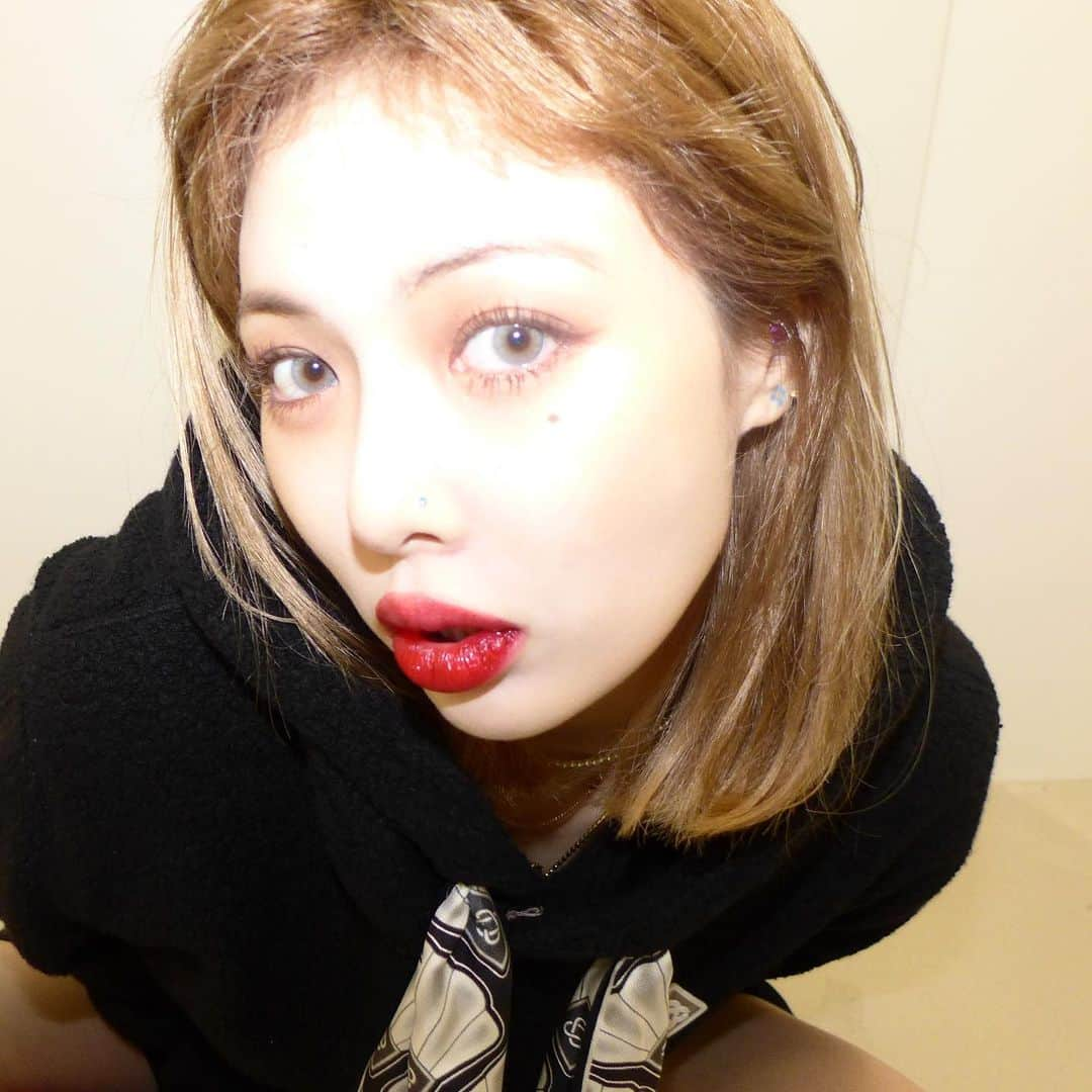 ヒョナ さんのインスタグラム写真 - (ヒョナ Instagram)「🖤🖤🖤」12月7日 18時28分 - hyunah_aa