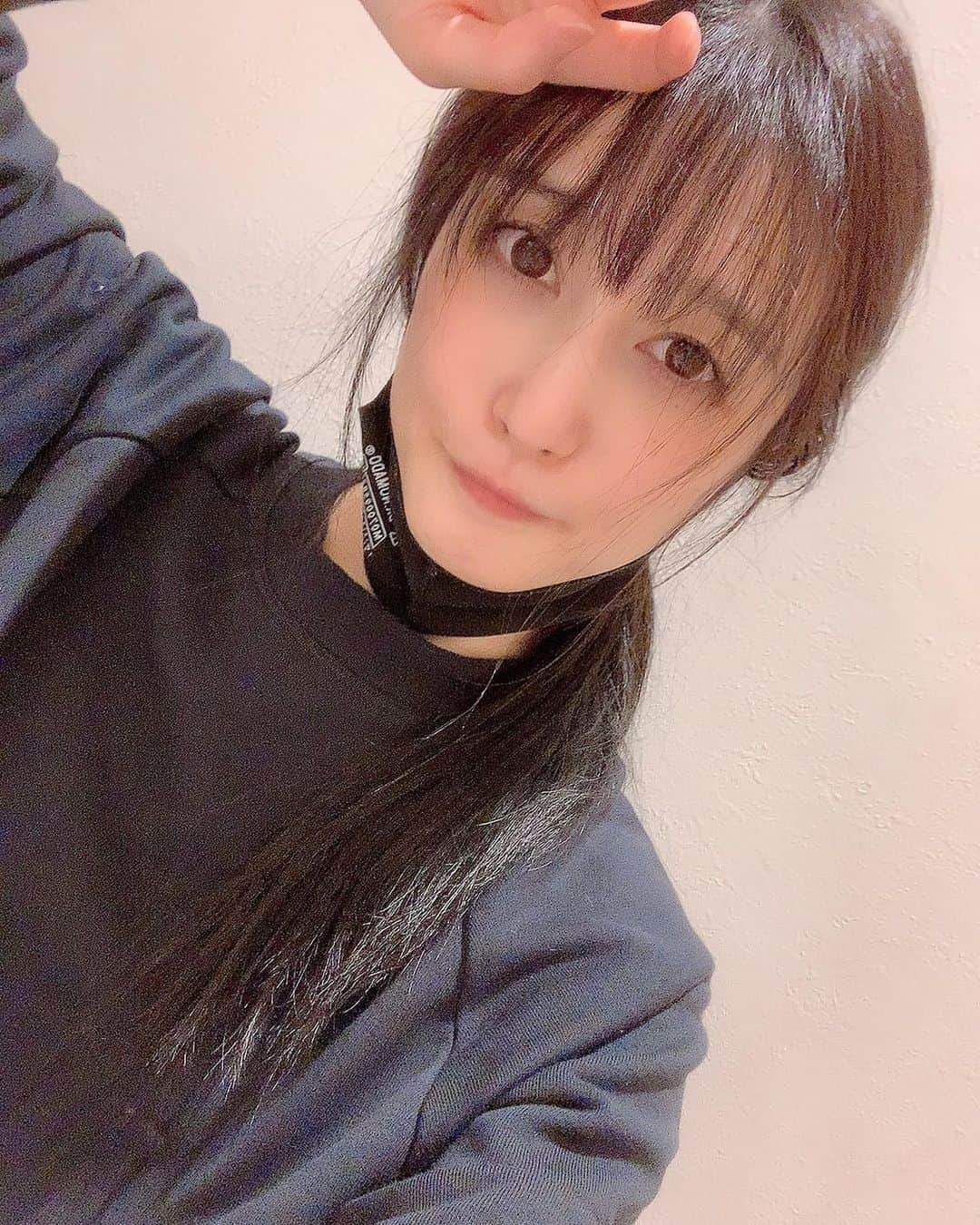 古川いおりさんのインスタグラム写真 - (古川いおりInstagram)「疲れた顔をしています やりきった顔をしています 今日もみっちり60分内腿、おしり、二の腕、胸に愛のムチをいただいてきました😊 もう力尽きそうです。。。 今日はもう寝る支度を開始しそう😴  今日もありがとうございます😊 次回もお世話になります〜  #パーソナル　#トレーニング　#トレーニング女子　#上半身　#下半身　#みっちり　#愛を　#そそいだ　#明日の　#筋肉痛　#楽しみだけど　#こわい　#松屋の　#牛めし　#やっぱり　#おいしい」12月7日 18時46分 - kogawaiori