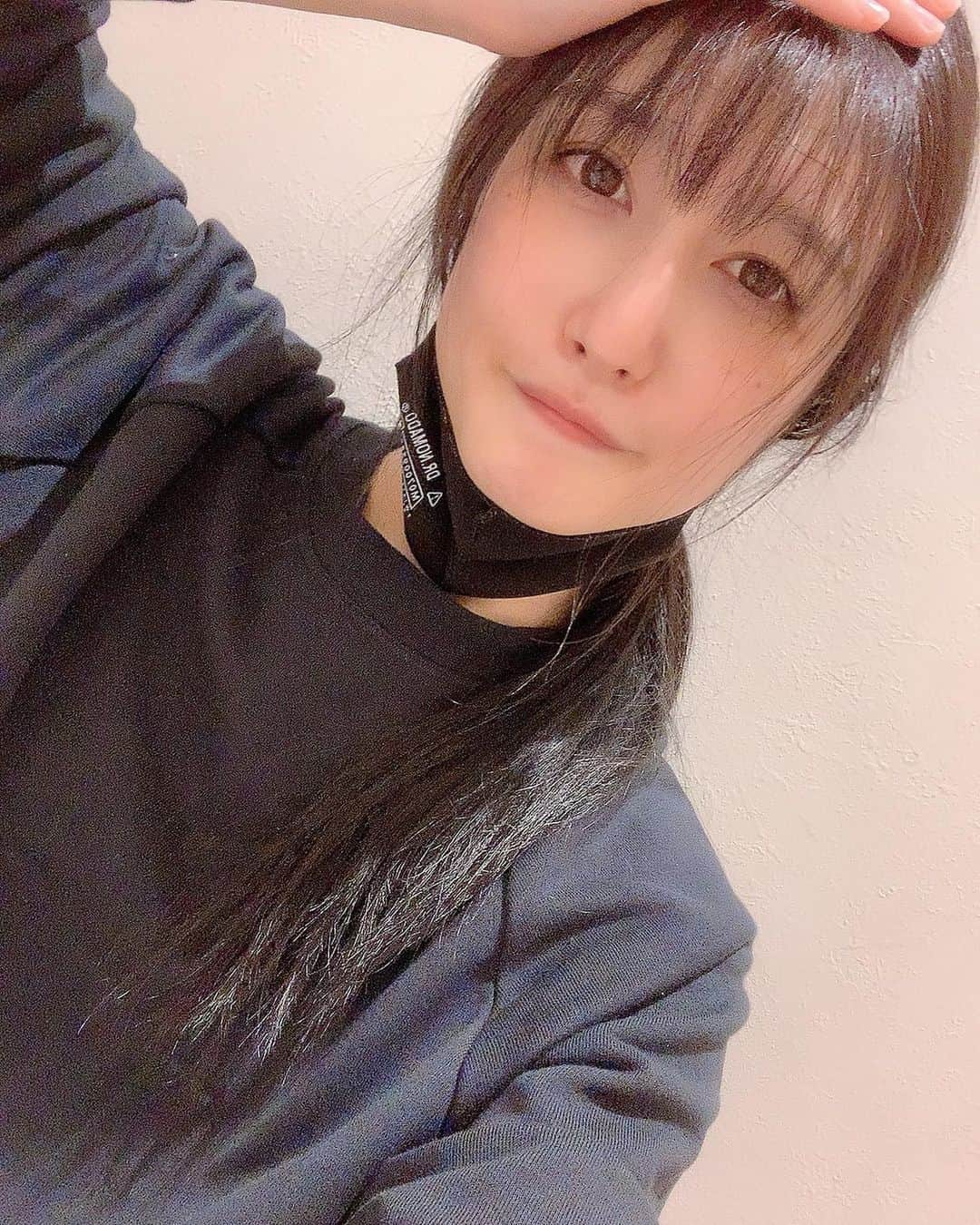 古川いおりさんのインスタグラム写真 - (古川いおりInstagram)「疲れた顔をしています やりきった顔をしています 今日もみっちり60分内腿、おしり、二の腕、胸に愛のムチをいただいてきました😊 もう力尽きそうです。。。 今日はもう寝る支度を開始しそう😴  今日もありがとうございます😊 次回もお世話になります〜  #パーソナル　#トレーニング　#トレーニング女子　#上半身　#下半身　#みっちり　#愛を　#そそいだ　#明日の　#筋肉痛　#楽しみだけど　#こわい　#松屋の　#牛めし　#やっぱり　#おいしい」12月7日 18時46分 - kogawaiori