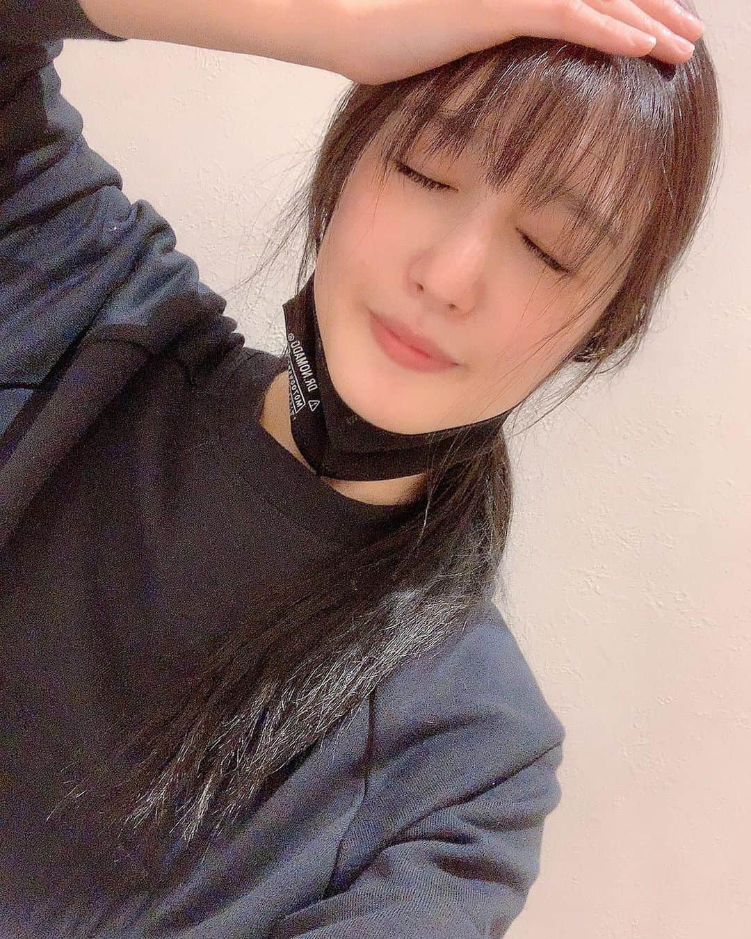 古川いおりさんのインスタグラム写真 - (古川いおりInstagram)「疲れた顔をしています やりきった顔をしています 今日もみっちり60分内腿、おしり、二の腕、胸に愛のムチをいただいてきました😊 もう力尽きそうです。。。 今日はもう寝る支度を開始しそう😴  今日もありがとうございます😊 次回もお世話になります〜  #パーソナル　#トレーニング　#トレーニング女子　#上半身　#下半身　#みっちり　#愛を　#そそいだ　#明日の　#筋肉痛　#楽しみだけど　#こわい　#松屋の　#牛めし　#やっぱり　#おいしい」12月7日 18時46分 - kogawaiori