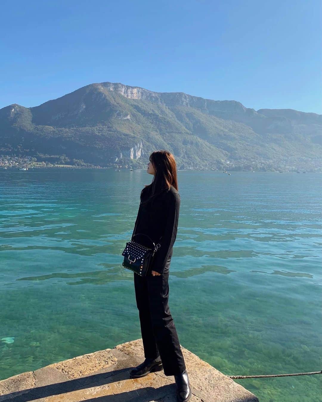 谷山響のインスタグラム：「L’endroit très reposant ✴︎  #annecy #annecylake」