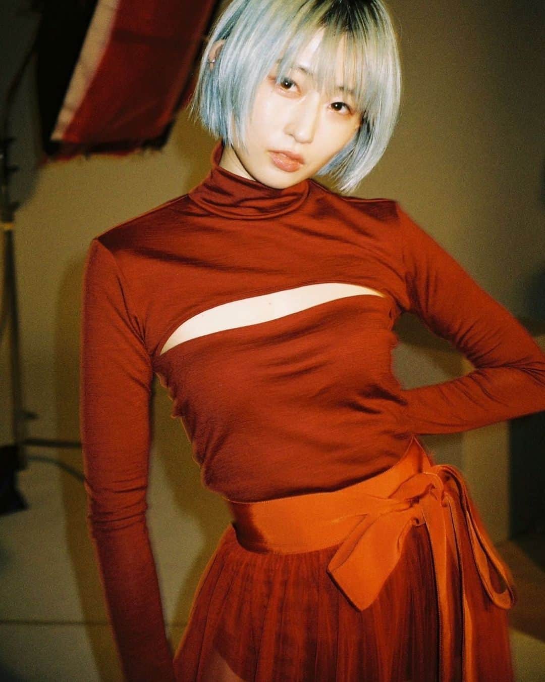 PORINのインスタグラム：「あしたはワンマン、東京ガーデンシアター！ 飛躍の年、2021年の集大成を見せたい。 そしてこれからの未来も感じてもらえたらいいな。 会場でもWOWOW越しでも、 みんなで再会をお祝いしましょう🚀❤️‍🔥  🎞 @megumikuji_luckhair」