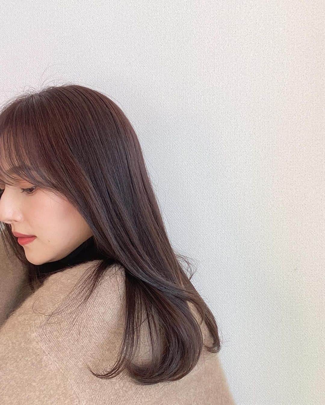 石川理咲子さんのインスタグラム写真 - (石川理咲子Instagram)「冬は暗めの髪色が落ち着く🍃」12月7日 19時11分 - rsk_0315
