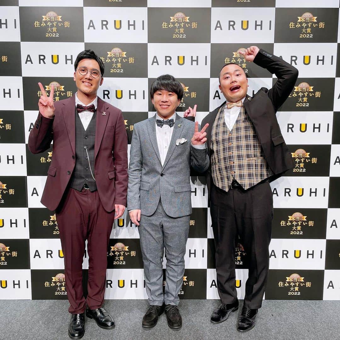 ハナコのインスタグラム：「☀︎︎𝕆𝕗𝕗-𝕤𝕙𝕠𝕥☀︎︎ 「ARUHI presents 本当に住みやすい街大賞2022」ゲストとして登壇させていただきました🏡 終始いろいろな街の魅力に興味津々のハナコでした！  #ハナコ #ARUHI #本当に住みやすい街大賞  #クリスマスピンバッチがアクセント」