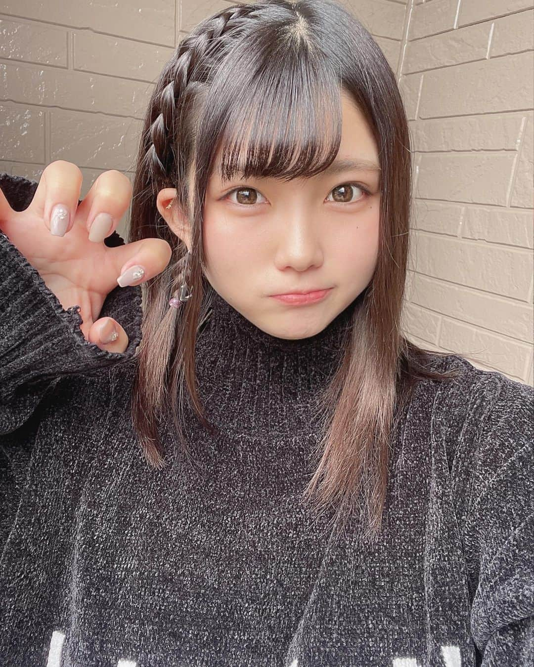 岩橋さきさんのインスタグラム写真 - (岩橋さきInstagram)「こんばんわ〜！ 夜になって急に雨降り出したね！  髪伸びて久々に編み込みしてみました！ どうですか？？😌」12月7日 20時01分 - saki_iwahashi0705