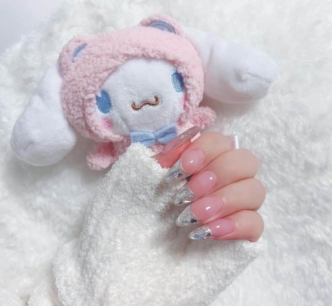 西宮ゆめのインスタグラム：「New nail 🤍   #ガラスフレンチ かわいい💅」