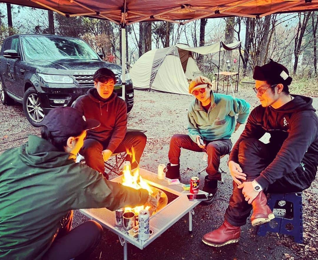 祖父江大輔さんのインスタグラム写真 - (祖父江大輔Instagram)「#camp  #ju’s #bonfire  #uncrowd  #直立不動 #ギャルキャン」12月7日 20時48分 - sobue