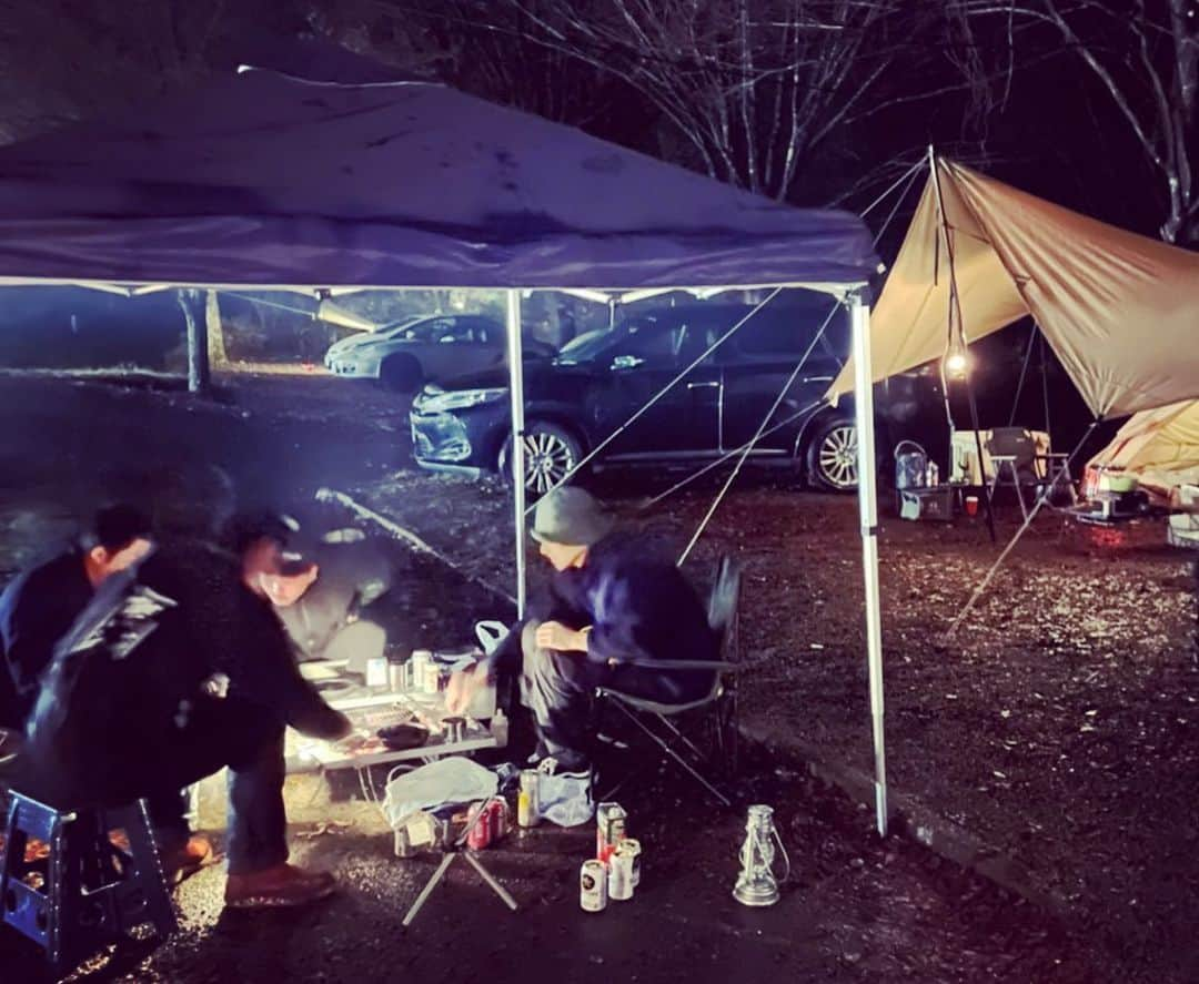 祖父江大輔さんのインスタグラム写真 - (祖父江大輔Instagram)「#camp  #ju’s #bonfire  #uncrowd  #直立不動 #ギャルキャン」12月7日 20時48分 - sobue