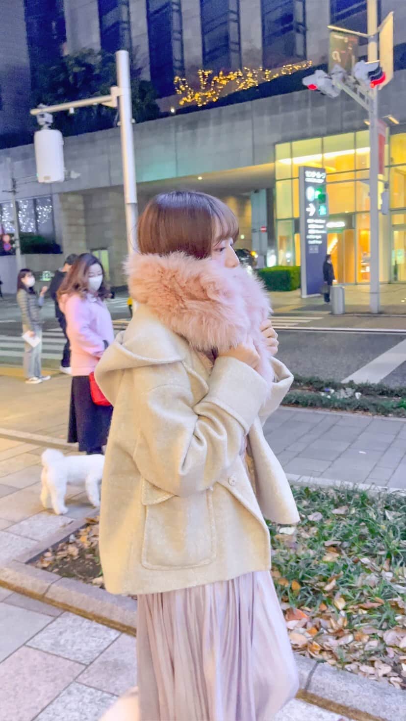 鈴木泉帆のインスタグラム：「クリスマス🎄  今年初のイルミネーションに行ってきました！！  クリスマス気分を味わえてとっても わくわくしました💕 クリスマスまだまだ先だけど😂 サンタさんも来ないけど🥲  サンタさん来てほしいよ〜！！  #イルミネーション #イルミネーションデート #六本木 #六本木イルミネーション #けやき坂 #けやき坂イルミネーション　#クリスマス　#クリスマスイルミネーション #クリスマスデート #クリスマスコーデ #ボブ #サロンモデル #サロモ #撮影モデル #被写体モデル #被写体モデル」