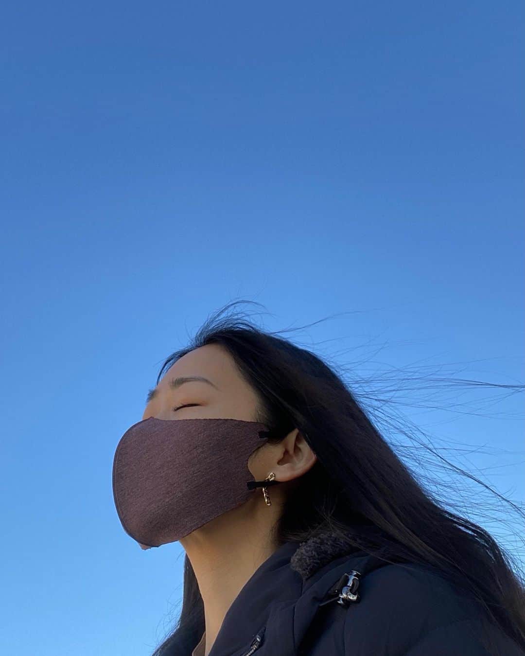 西川可奈子のインスタグラム：「空がこんなにも青いと  本当爽快です❗️  日々にありがとう。」