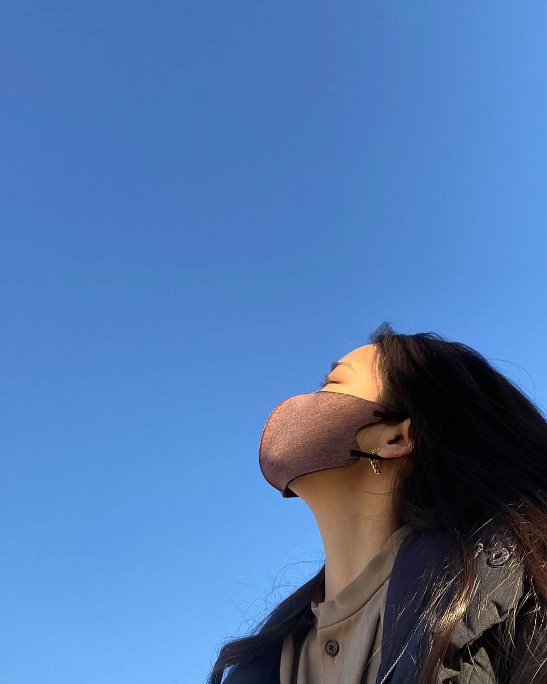西川可奈子さんのインスタグラム写真 - (西川可奈子Instagram)「空がこんなにも青いと  本当爽快です❗️  日々にありがとう。」12月7日 20時55分 - kanako_1105
